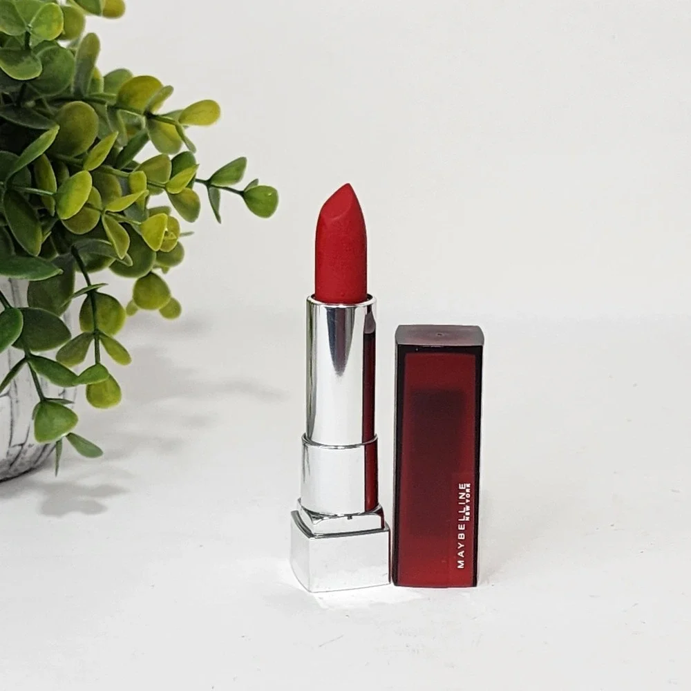 Maybelline Sensational Lipstick Matte 690 Siren in Scarlet 0.15oz / 4.2g